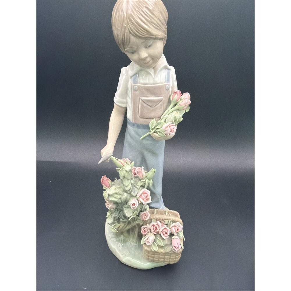 Lladro 5088 retired "Roses for my Mom", great condition with flowers No Box